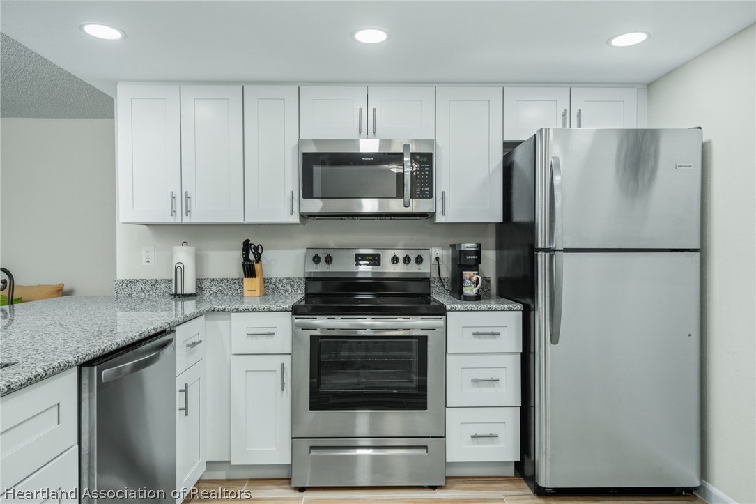 3607 Edgewater Drive Sebring, FL 33872 - Photo 7 of 22 a kitchen with cabinets stainless steel appliances and a counter space