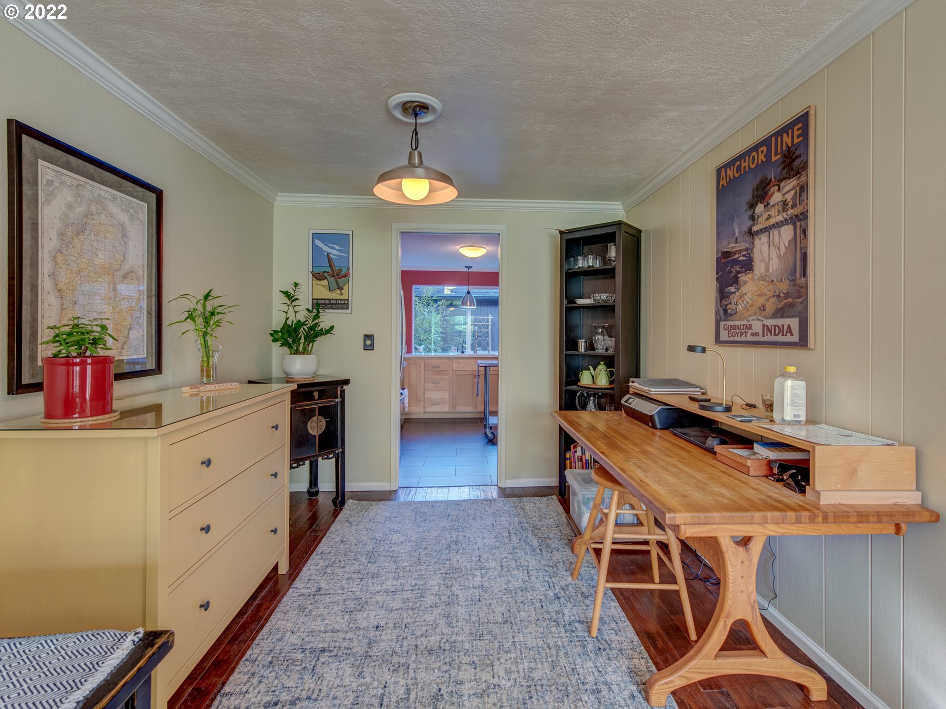 43 Westbrook Way Eugene, OR 97405 - Photo 6 of 32 a room with furniture and window