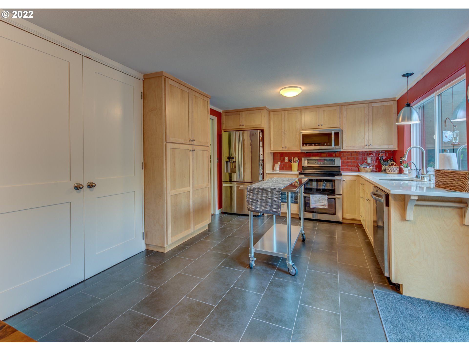 43 Westbrook Way Eugene, OR 97405 - Photo 10 of 32 a open kitchen with stainless steel appliances granite countertop a refrigerator dining table and chairs