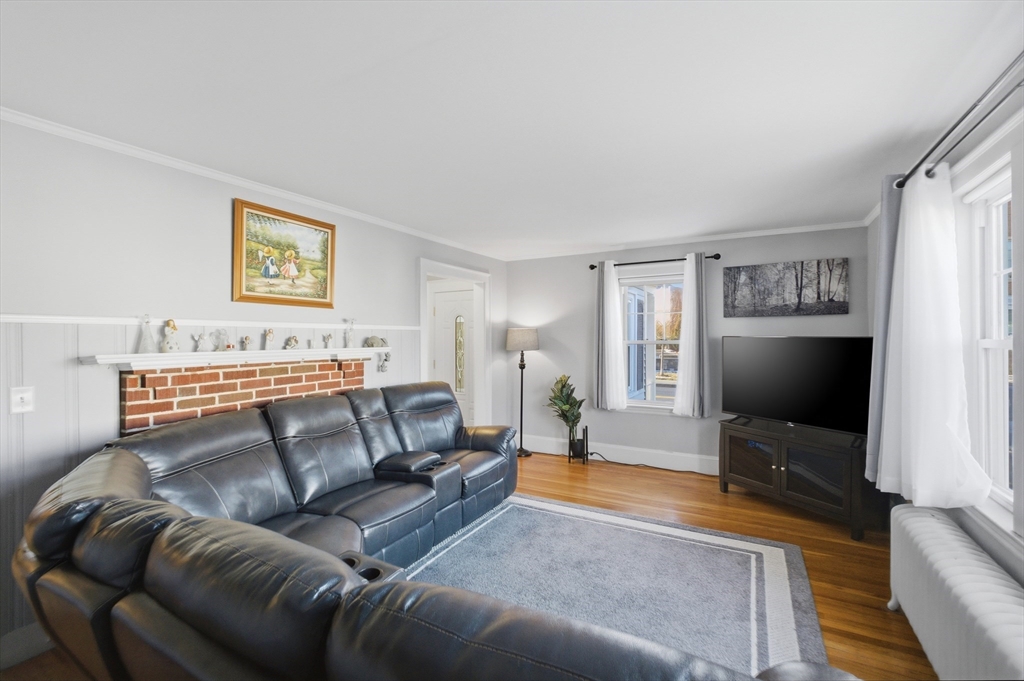 45 Lowell Street Woburn, MA 01801 - Photo 4 of 34