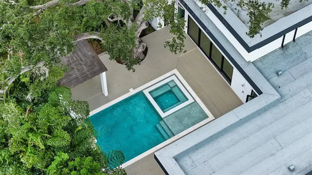 $5,695,000 | 1429 North Lake Shore Drive, Sarasota, FL 34231