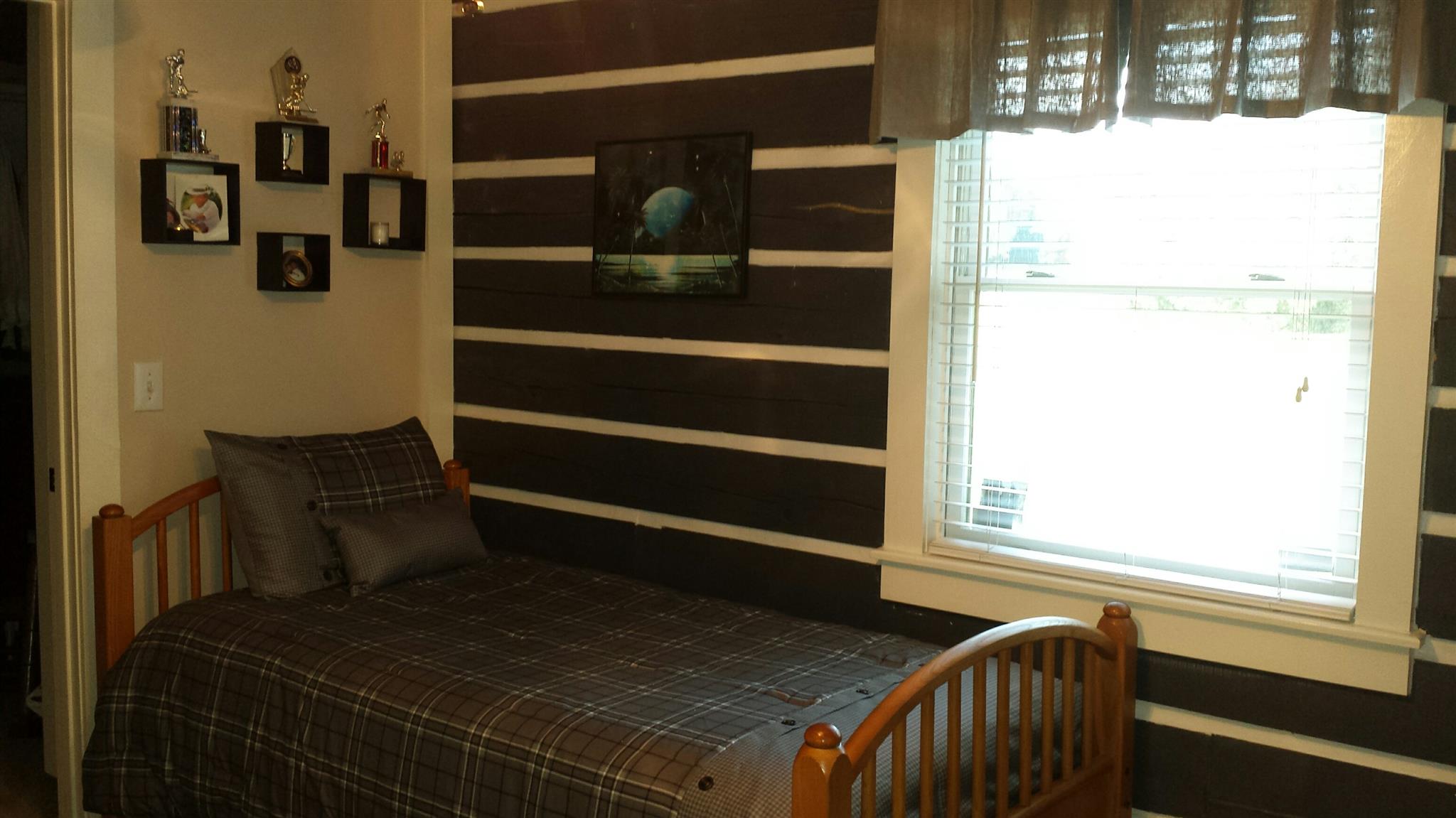 555 Windy Ridge Wartrace, TN 37183 - Photo 19 of 23 Lower level bedroom #3 with walk in closet and access to patio.