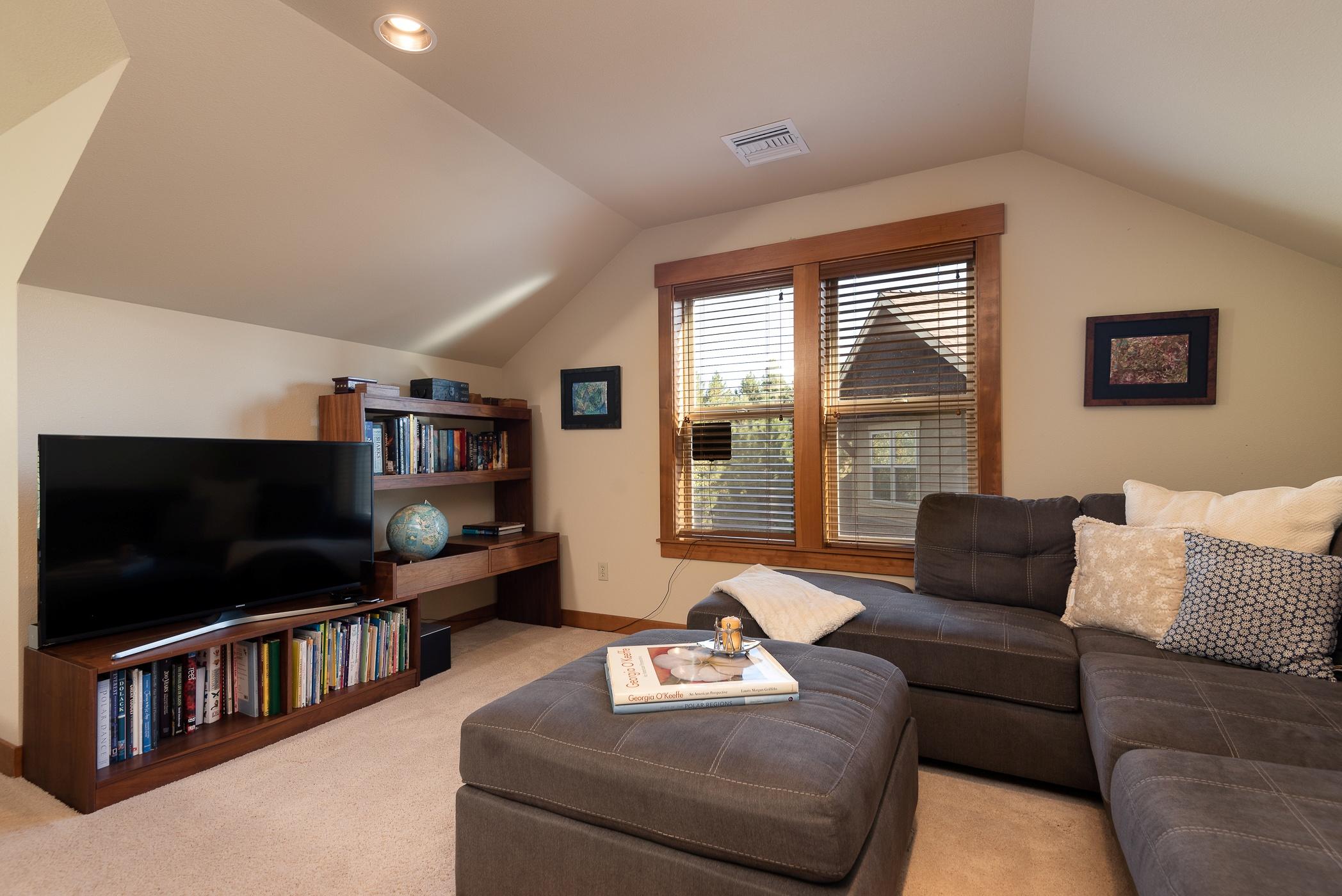 61410 Linton Loop Bend, OR 97702 - Photo 21 of 29 batch_21Bonus tv areaLinton Loop_Natalie