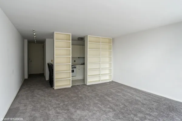 $1,800 | 2400 North Lakeview Avenue, Unit 701, Chicago, IL 60614