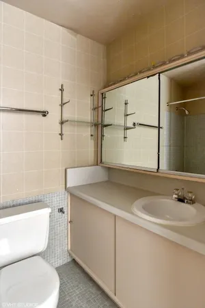 $1,800 | 2400 North Lakeview Avenue, Unit 701, Chicago, IL 60614