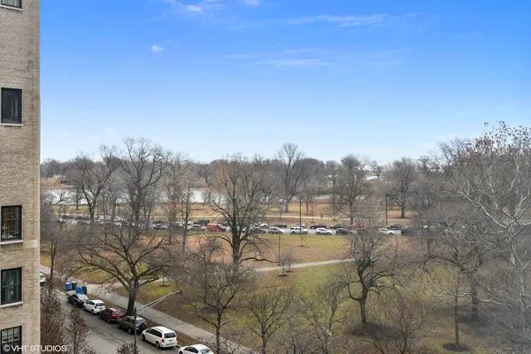 $1,800 | 2400 North Lakeview Avenue, Unit 701, Chicago, IL 60614