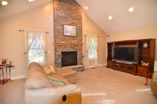 236 Riverneck Road Chelmsford, MA 01824 - Photo 3 of 22 Gallery Image 3