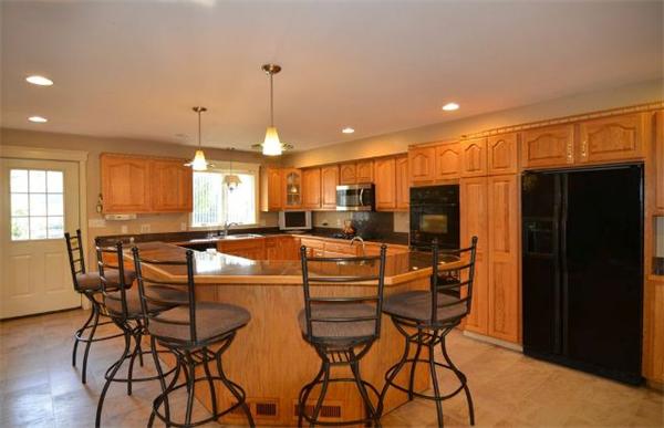 236 Riverneck Road Chelmsford, MA 01824 - Photo 5 of 22 Gallery Image 5