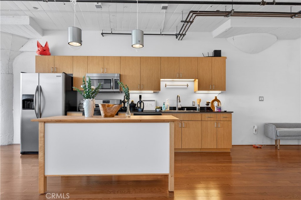 200 North San Fernando Road, Unit 315 Los Angeles, CA 90031 - Photo 2 of 42 a kitchen with granite countertop a refrigerator and a stove top oven