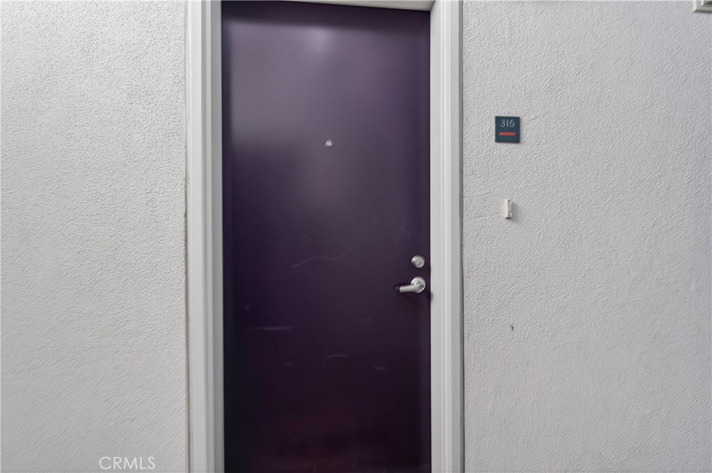 200 North San Fernando Road, Unit 315 Los Angeles, CA 90031 - Photo 27 of 42 a view of a hallway