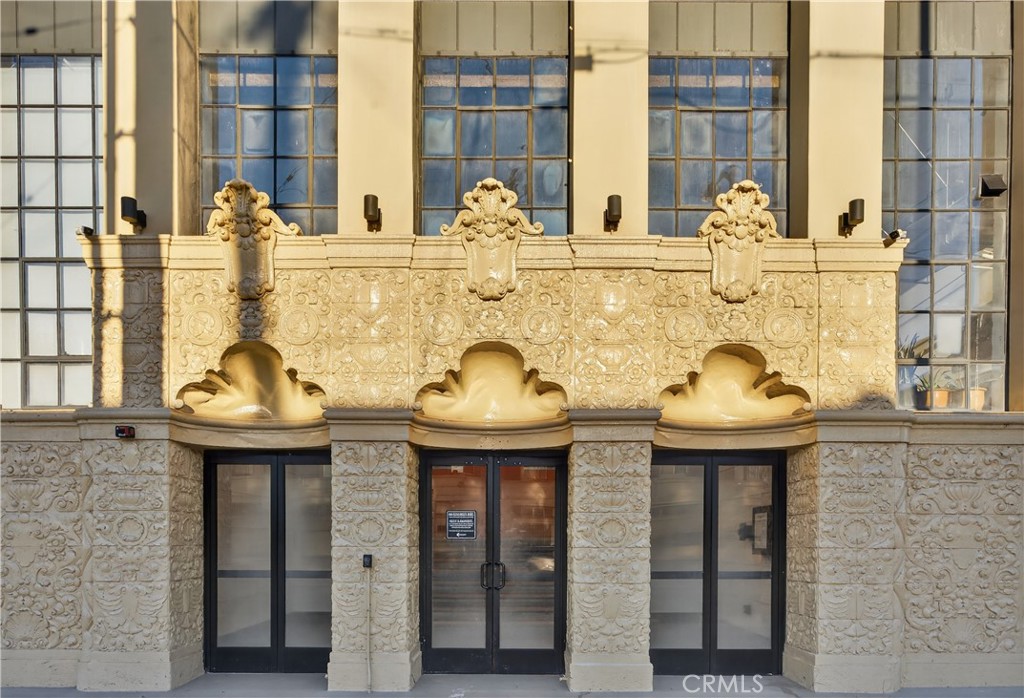 200 North San Fernando Road, Unit 315 Los Angeles, CA 90031 - Photo 29 of 42 a bathroom with a sink and a window