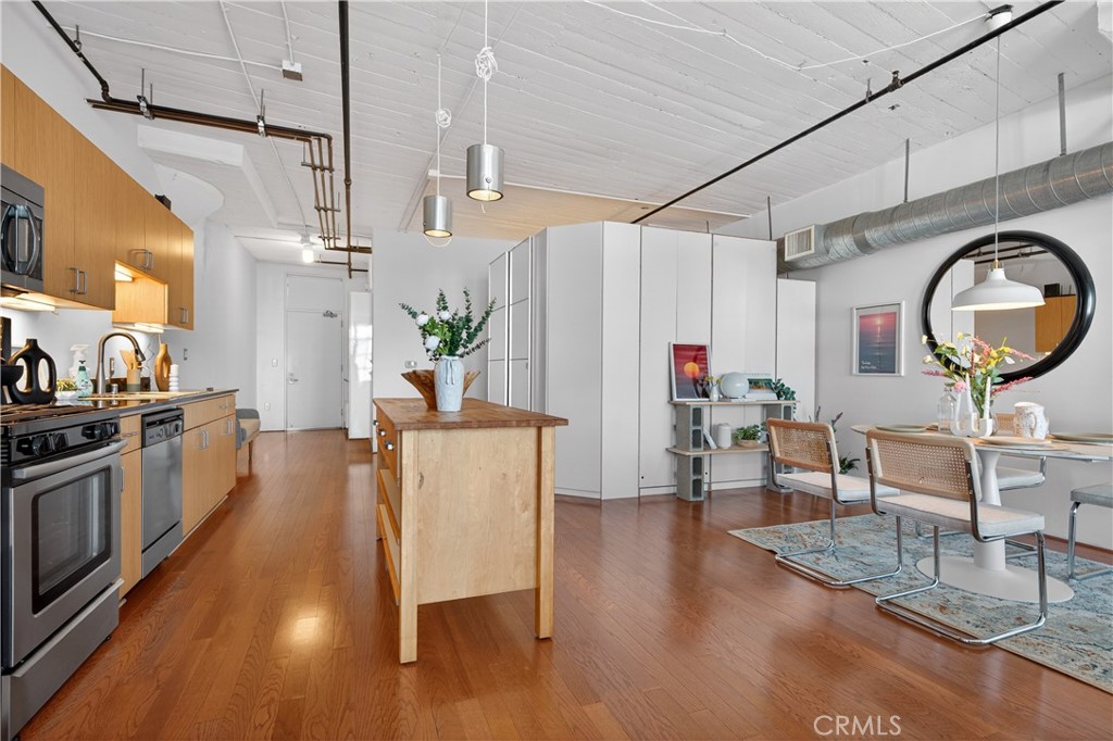 200 North San Fernando Road, Unit 315 Los Angeles, CA 90031 - Photo 3 of 42 a living room with furniture and a chandelier