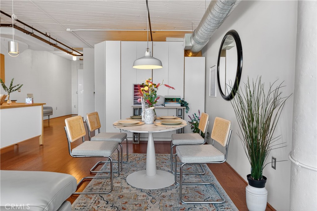 200 North San Fernando Road, Unit 315 Los Angeles, CA 90031 - Photo 6 of 42 a dining room with furniture a potted plant and a chandelier