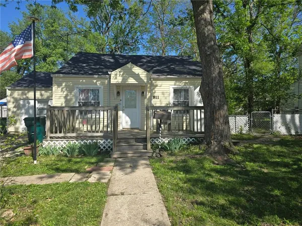 $195,000 | 811 South Hickory Street, Ottawa, KS 66067