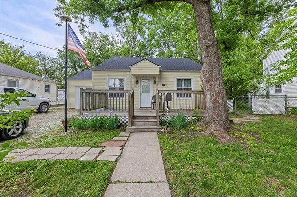 $195,000 | 811 South Hickory Street, Ottawa, KS 66067