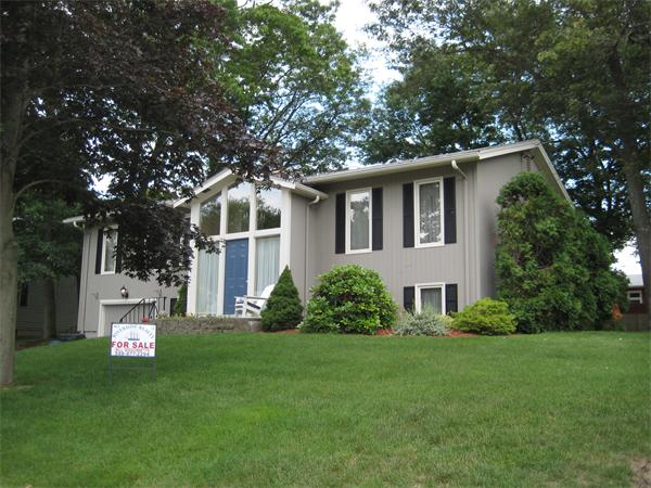 65 Pontiac Road Somerset, MA 02726 - Photo 2 of 21 Gallery Image 2