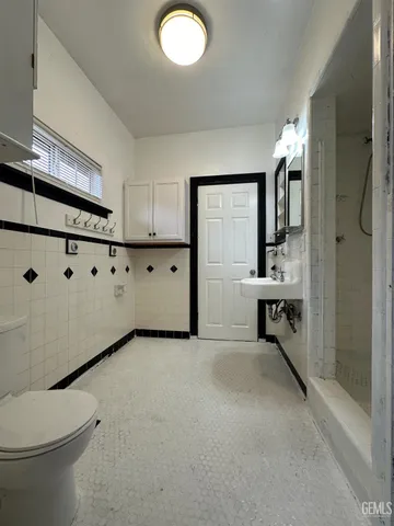 a view of a livingroom with furniture