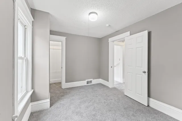 $250,000 | 137 Cayuga Street, St. Paul, MN 55117