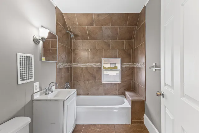 $250,000 | 137 Cayuga Street, St. Paul, MN 55117