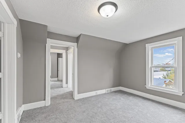 $250,000 | 137 Cayuga Street, St. Paul, MN 55117