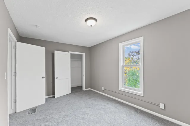 $250,000 | 137 Cayuga Street, St. Paul, MN 55117