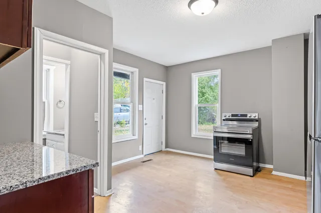 $250,000 | 137 Cayuga Street, St. Paul, MN 55117