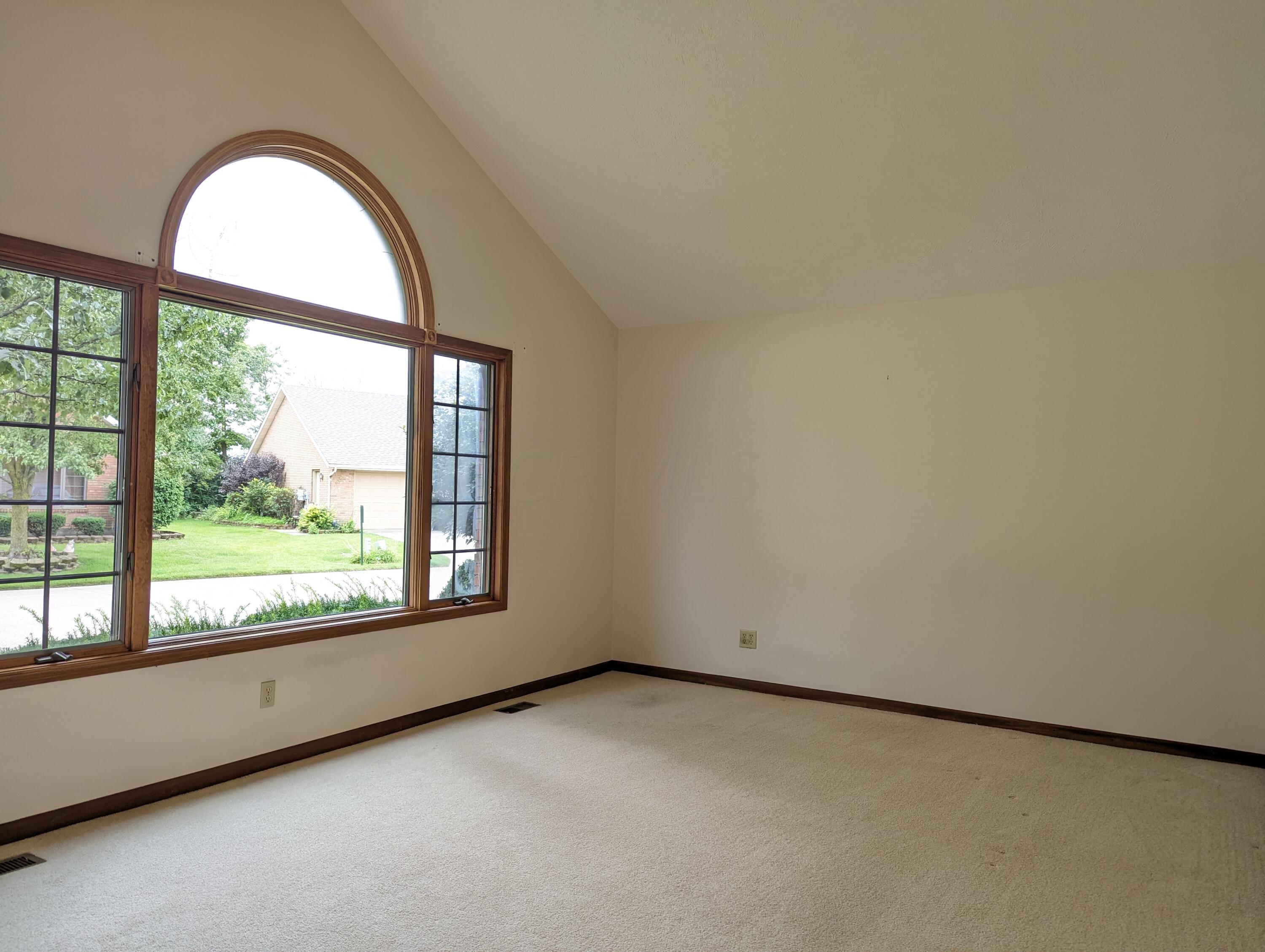 1780 Fox Ridge Drive Springfield, OH 45503 - Photo 4 of 26 PXL_20230815_164837913.MP