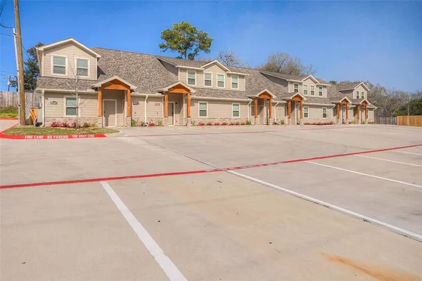$2,200 | 1419 Avenue North, Unit 5, Huntsville, TX 77340