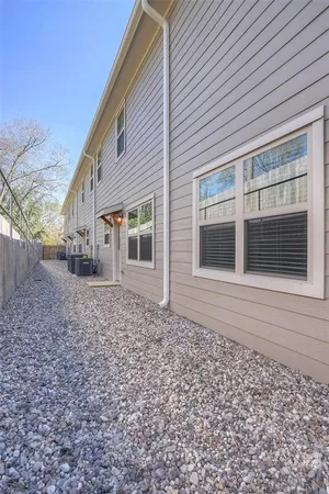 $2,200 | 1419 Avenue North, Unit 5, Huntsville, TX 77340