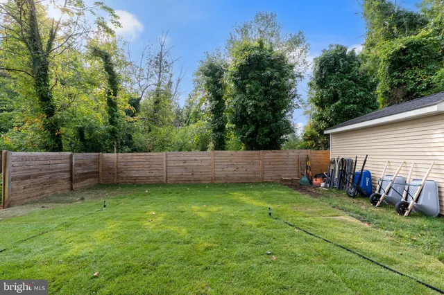 a view of a house with a yard and plants