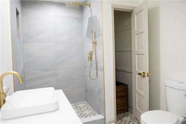 a bathroom with a toilet and a shower