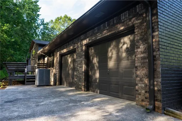 a view of back yard of the house