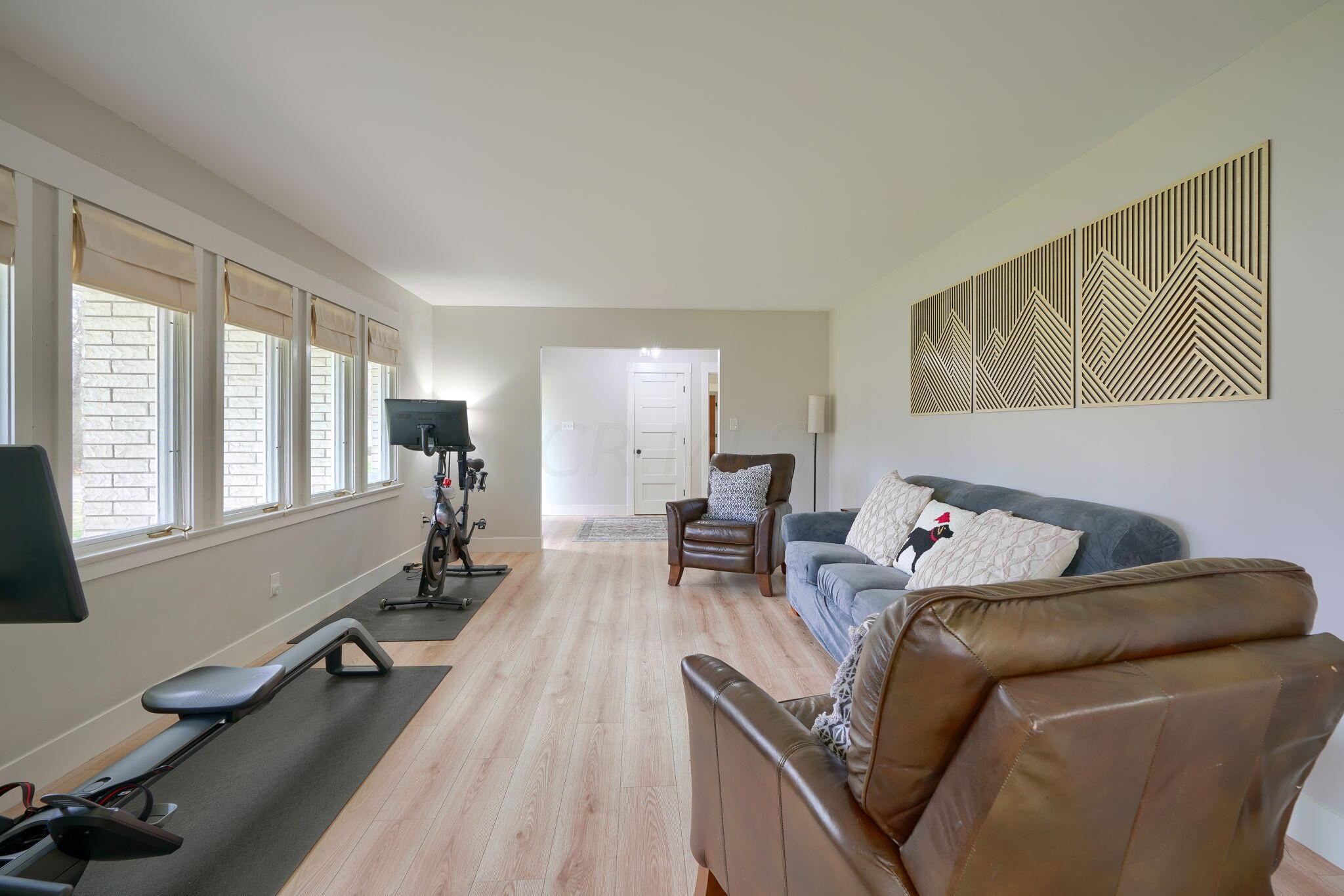 665 Vallery Road Waverly, OH 45690 - Photo 26 of 54 18. Living Room (1)