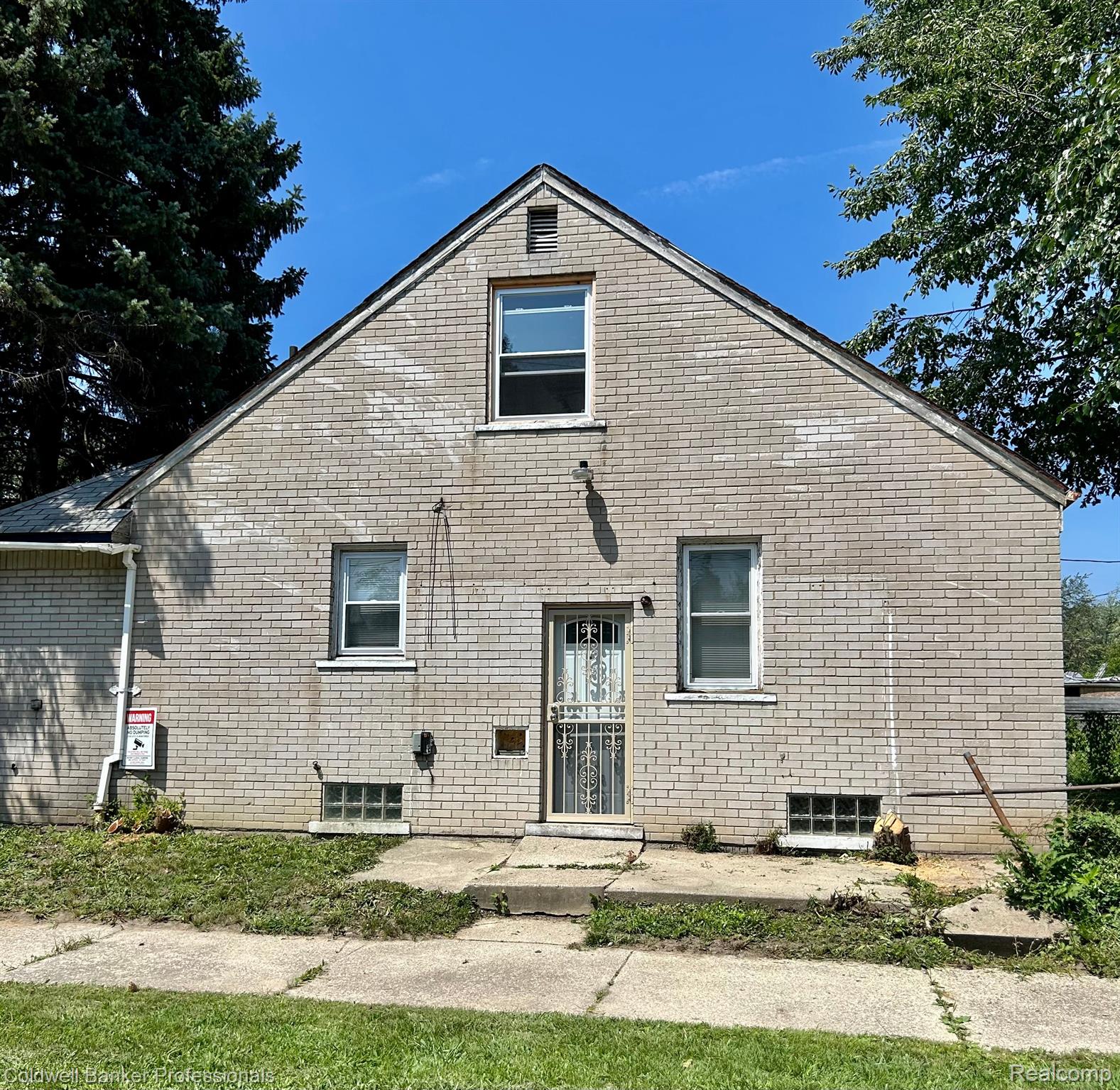 9900 Carlin Street Detroit, MI 48227 - Photo 2 of 15 Right side of house