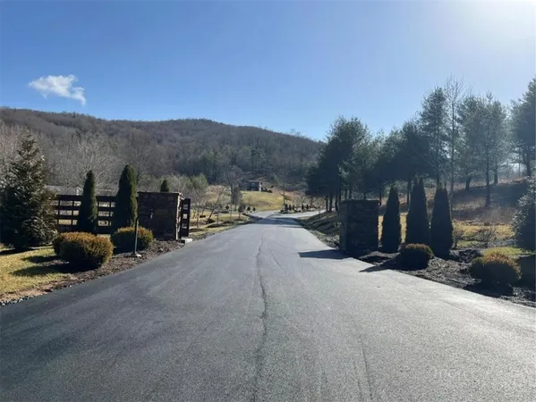 $129,900 | 3 Summit View Parkway, Spruce Pine, NC 28777