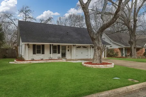 $299,000 | 806 Waggoner Drive, Arlington, TX 76013