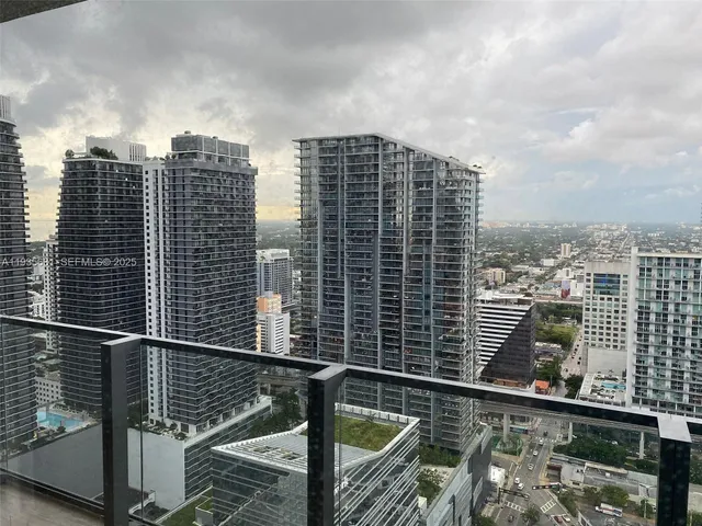 $7,190 | 68 Southeast 6th Street, Unit 2904, Miami, FL 33131