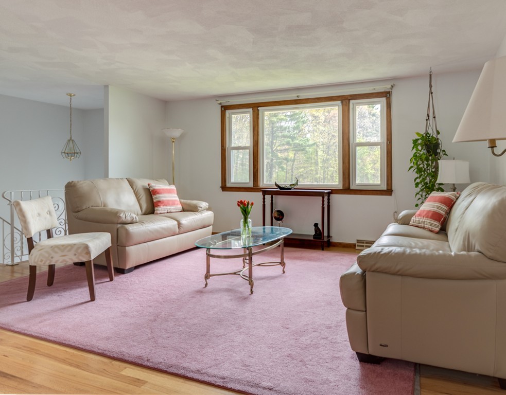 43 Dunster Road Bedford, MA 01730 - Photo 3 of 18 Gallery Image 3