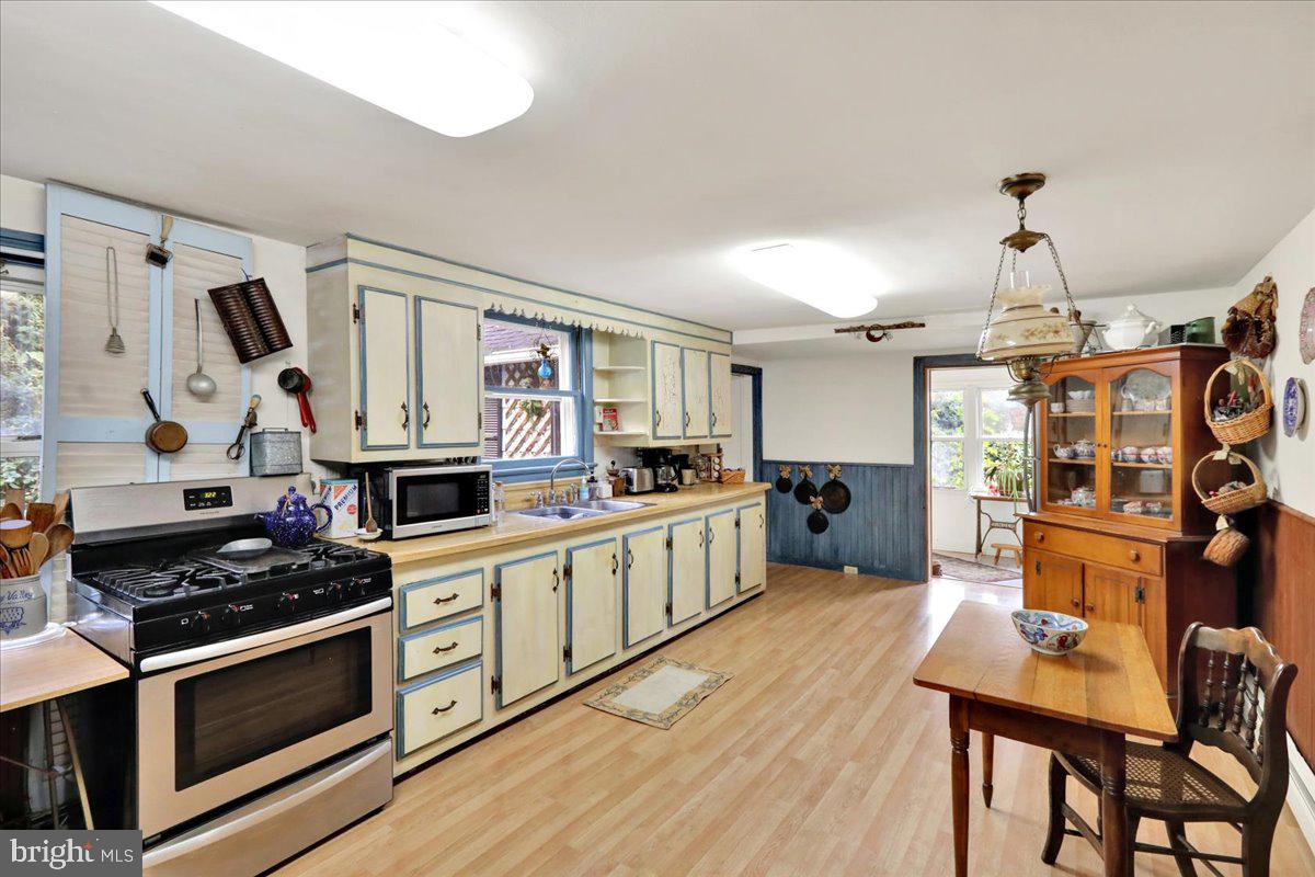 286 Spies Church Road Reading, PA 19606 - Photo 29 of 47 Kitchen/Dining