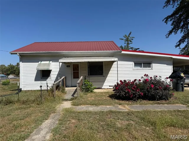$46,000 | 316 West 5th Street, St. Elmo, IL 62458