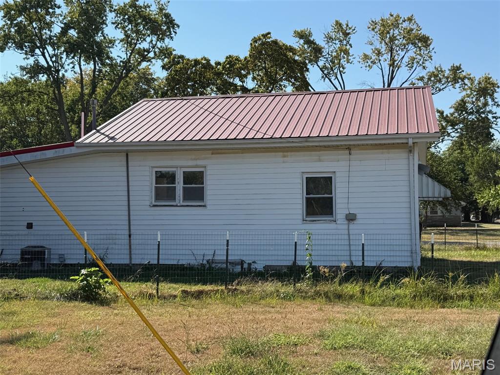 316 West 5th Street St. Elmo, IL 62458 - Photo 2 of 7