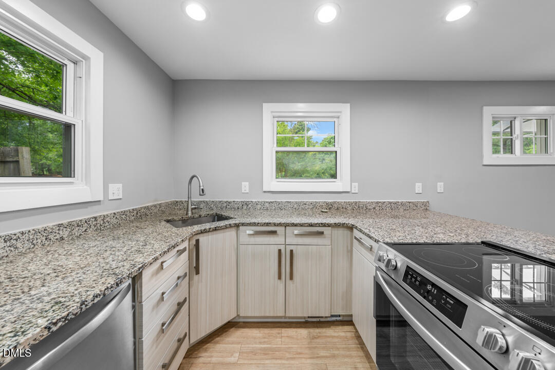 3014 Ruth Street Durham, NC 27704 - Photo 8 of 29