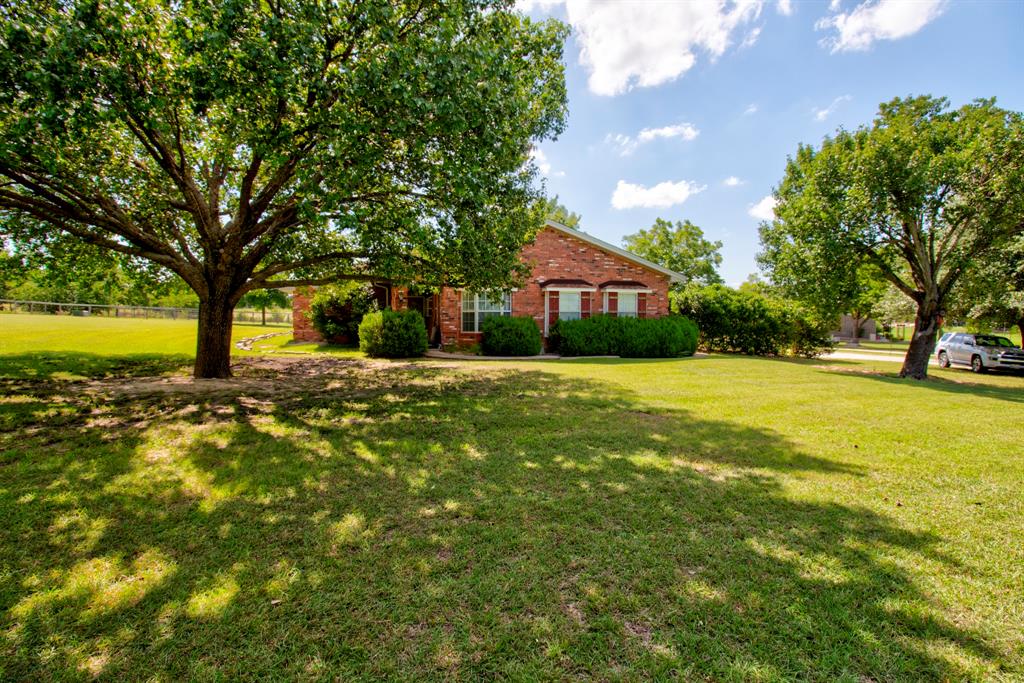21921 Quail Run Road Sanger, TX 76266 - Photo 8 of 37
