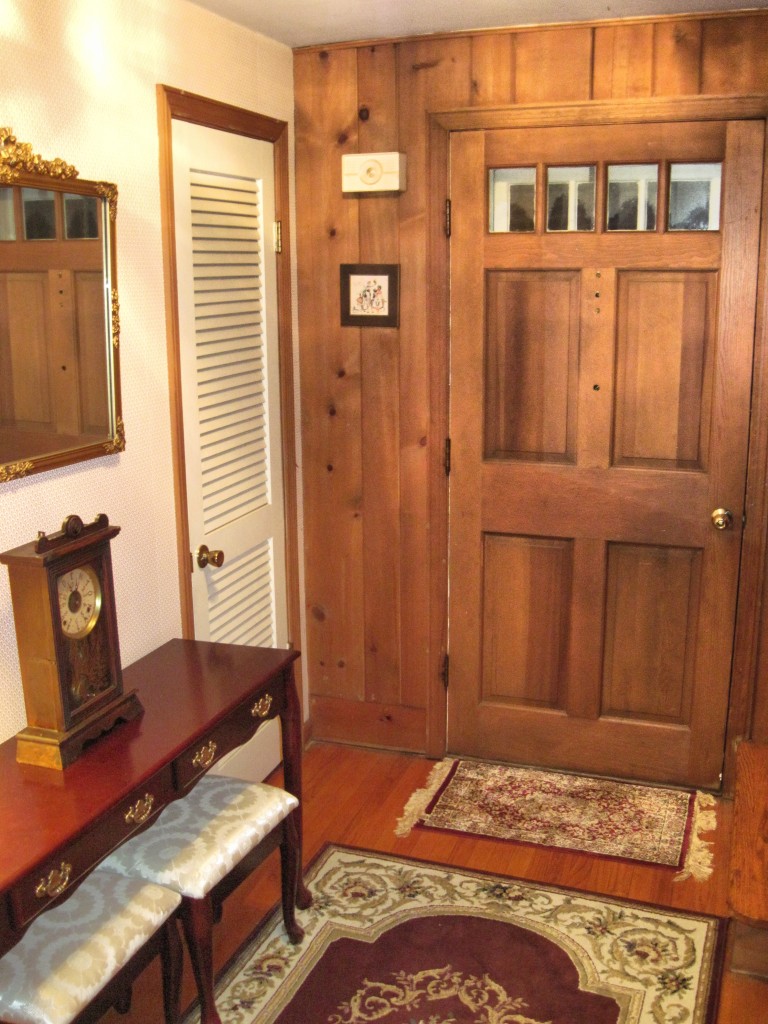 685 Holmes Road Pittsfield, MA 01201 - Photo 2 of 17 Foyer