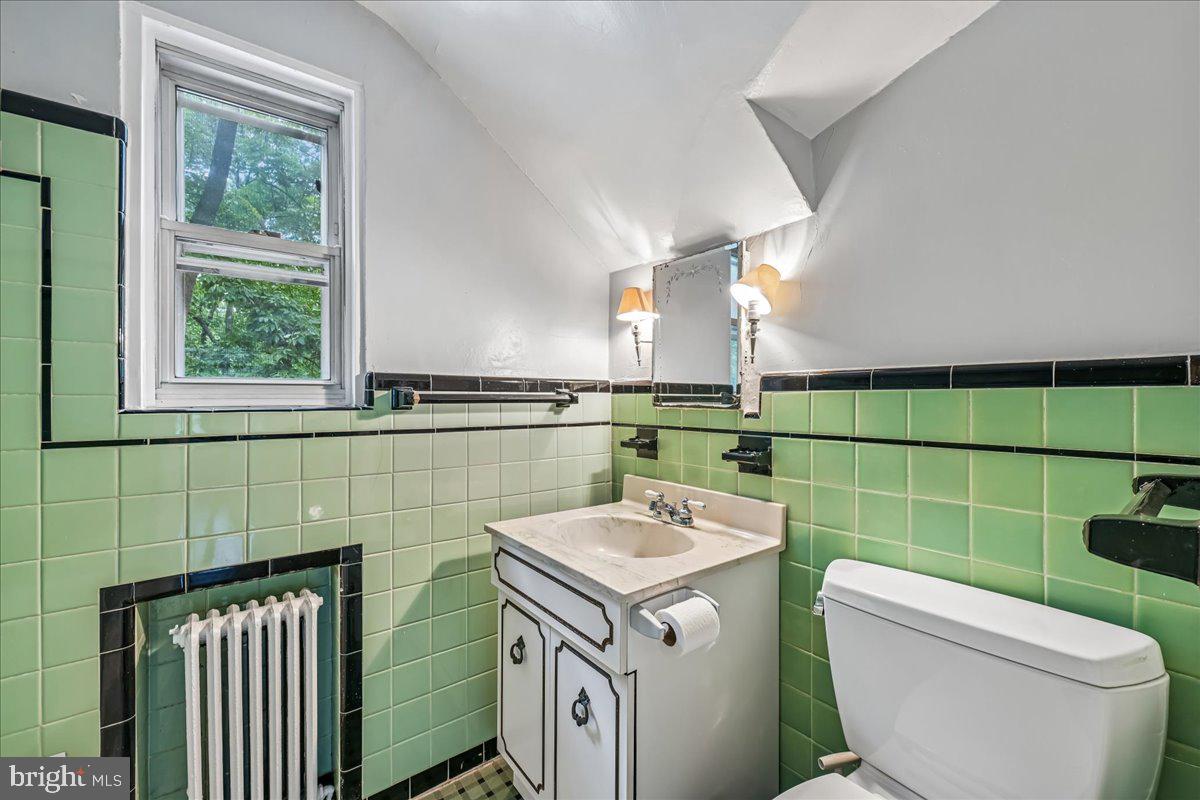 3201 Circle Hill Road Alexandria, VA 22305 - Photo 25 of 37 hall bathroom