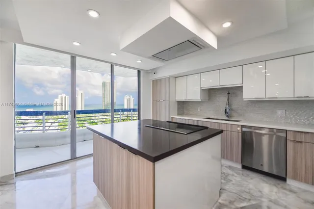 $7,850 | 19195 Northeast 36th Court, Unit 2707, Aventura, FL 33180