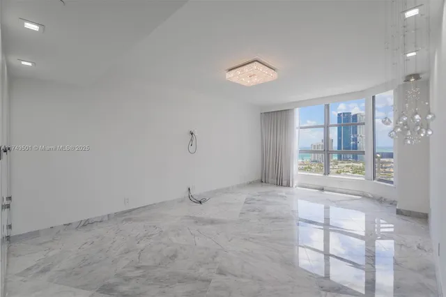 $7,850 | 19195 Northeast 36th Court, Unit 2707, Aventura, FL 33180