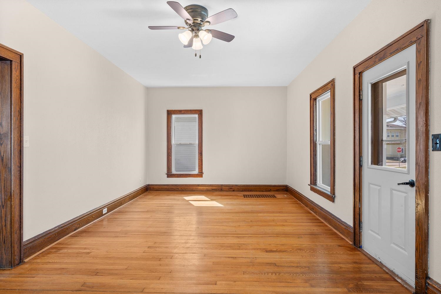 233 South Locust Street Reedsburg, WI 53959 - Photo 6 of 42