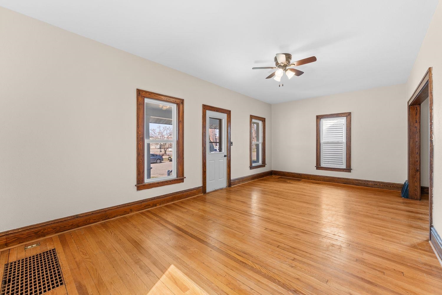 233 South Locust Street Reedsburg, WI 53959 - Photo 7 of 42