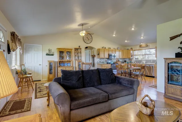 $800,000 | 9177 Brill Road, Emmett, ID 83617